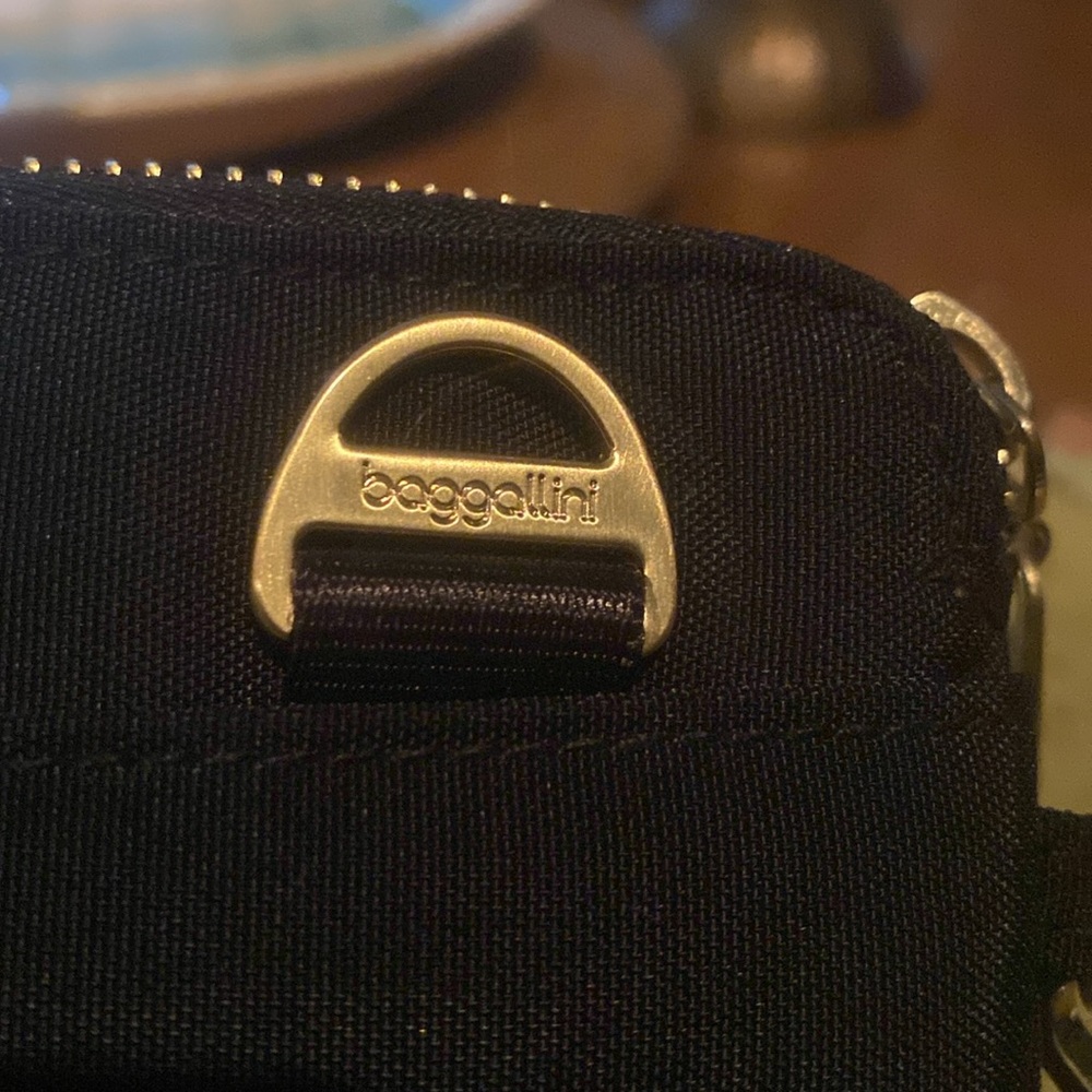 Baggallini Wristlet with RFDI Technology 8x4.5 - Picture 6 of 9
